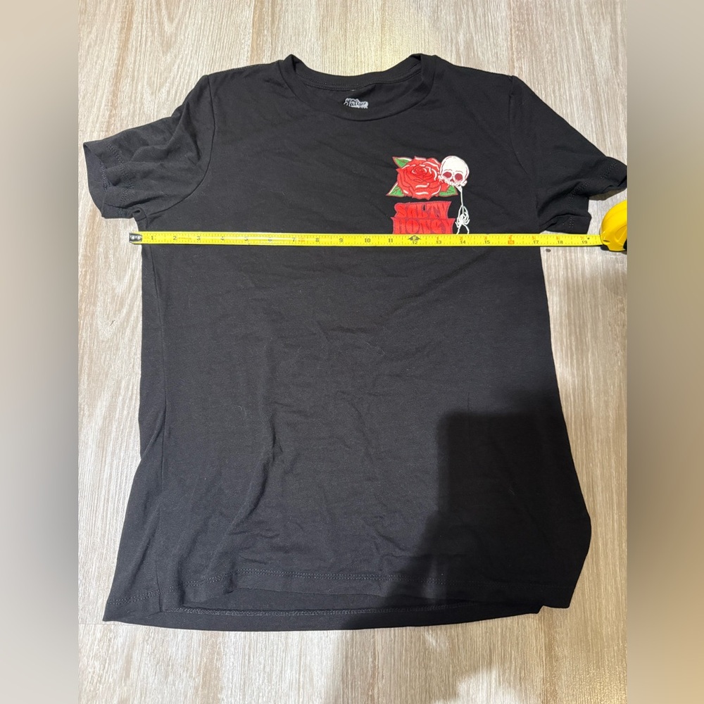 Salty honey size small graphic tee